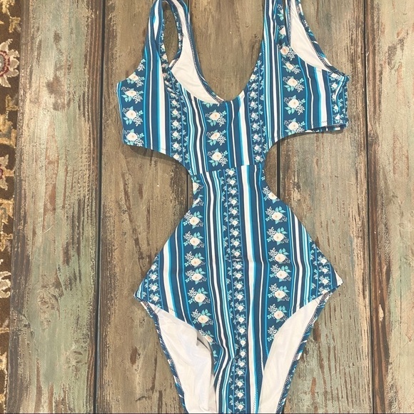 Cupshe NWT Sz Medium One Piece Swimsuit W/ Cutouts, Blue Floral & Stripes Print - Picture 1 of 8